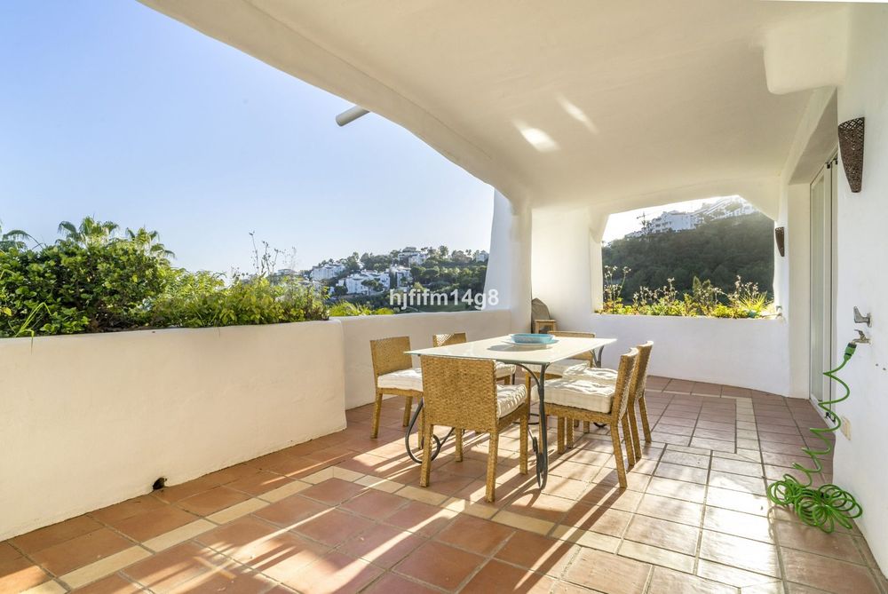 Apartment | Resale in Benahavís in Benahavís, Costa del Sol - Main property photo