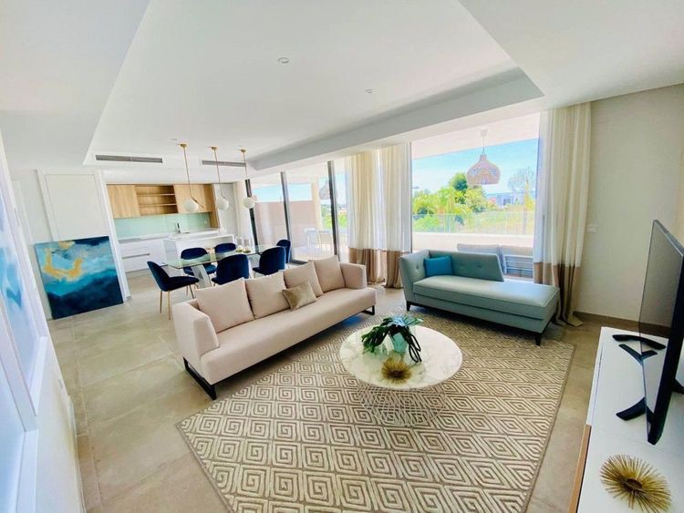 Apartment | Resale in New Golden Mile in New Golden Mile, Costa del Sol - Photo 4