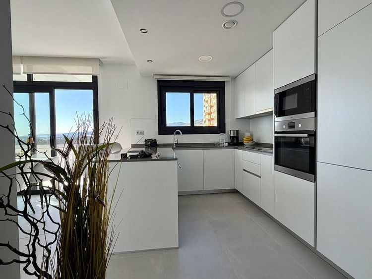 Apartment | Resale in Benidorm in Benidorm, Costa Blanca - Photo 4