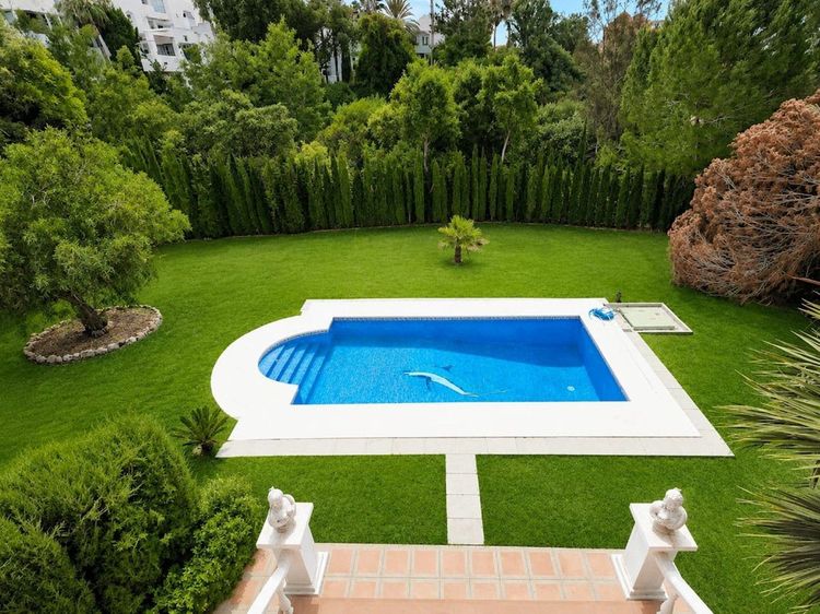 House | Resale in Hacienda Las Chapas in Hacienda Las Chapas, Costa del Sol - Photo 3
