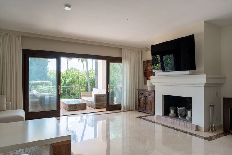 House | Resale in El Rosario in El Rosario, Costa del Sol - Photo 5