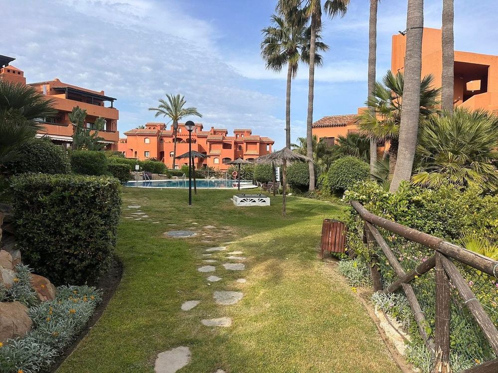 Apartment | Resale in Estepona in Estepona, Costa del Sol - Main property photo