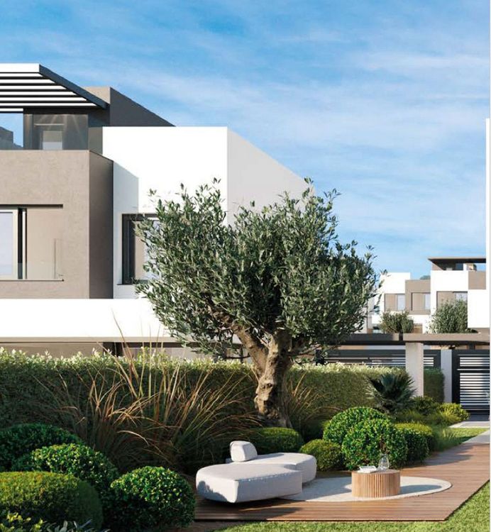 House | Resale in Atalaya in Atalaya, Costa del Sol - Photo 2