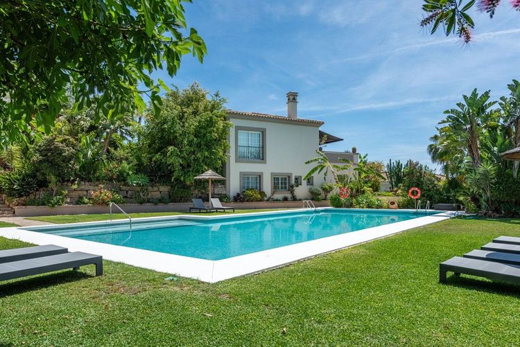 House | Resale in Nueva Andalucía in Nueva Andalucía Others, Costa del Sol - Photo 4