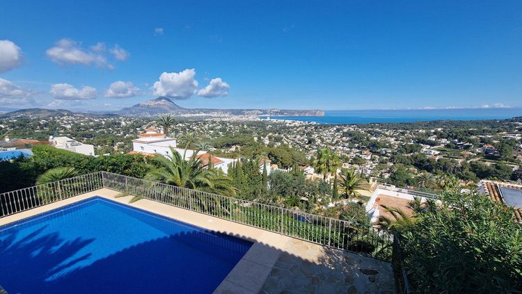 House | Resale in Javea in Javea, Costa Blanca - Photo 2