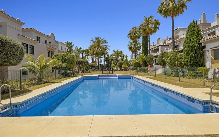 Apartment | Resale in San Pedro de Alcántara - Development photo 1