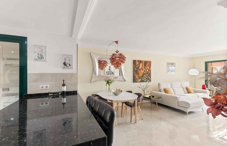 Apartment | Resale in Cabopino in Cabopino, Costa del Sol - Photo 2