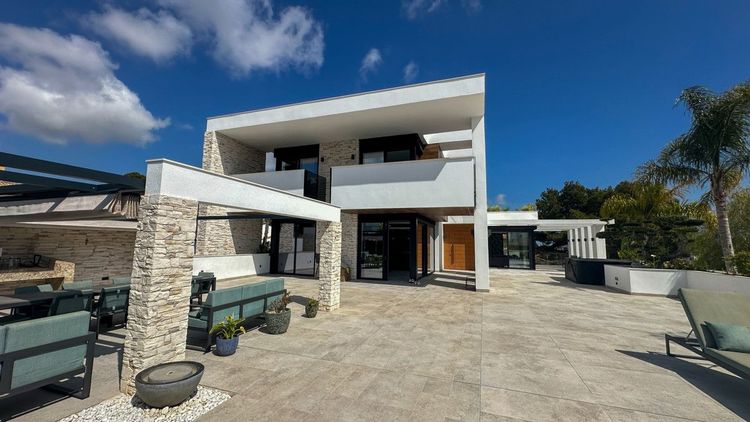 House | Resale in Villamartin in Villamartin, Costa Blanca - Photo 4
