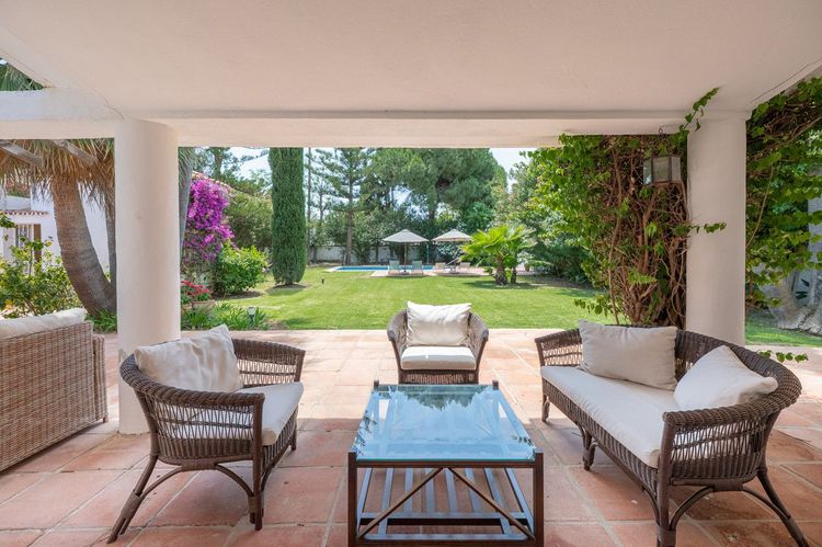 House | Resale in San Pedro de Alcántara in San Pedro de Alcántara Others, Costa del Sol - Photo 2