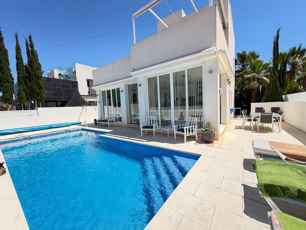 House | Resale in Mil Palmeras in Mil Palmeras, Pilar de la Horadada, Costa Blanca - Main property photo