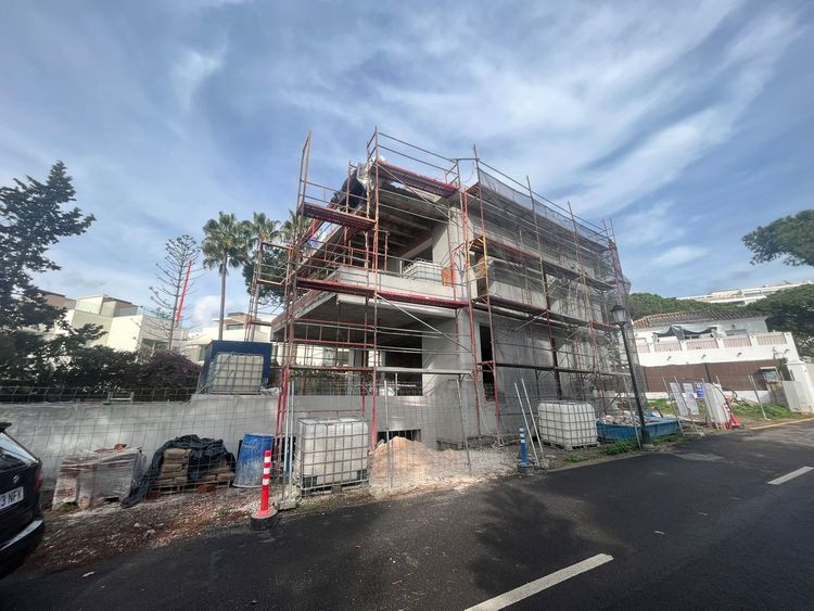 House | Resale in El Rosario in El Rosario, Costa del Sol - Photo 2