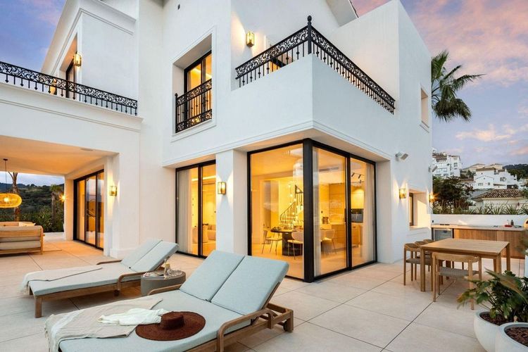 House | Resale in Los Arqueros in Los Arqueros, Costa del Sol - Photo 3