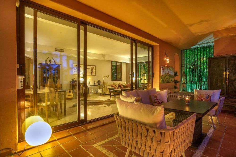 Apartment | Resale in Los Almendros in Los Almendros, Costa del Sol - Main property photo