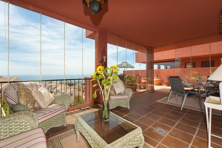 Apartment | Resale in Calahonda in Calahonda, Costa del Sol - Photo 2