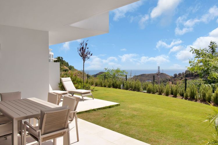 Apartment | Resale in Ojén in Ojén, Costa del Sol - Photo 2