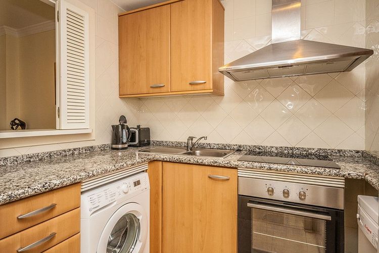 Apartment | Resale in Elviria in Elviria, Costa del Sol - Photo 3