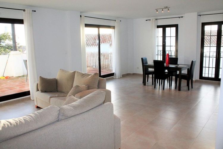 Penthouse | Resale in Altos de los Monteros in Altos de los Monteros, Costa del Sol - Photo 4