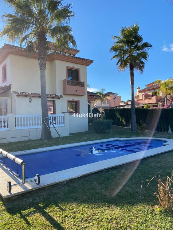 listing card gallery