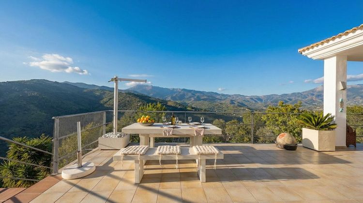 House | Resale in Guaro in Guaro, Costa del Sol - Photo 3