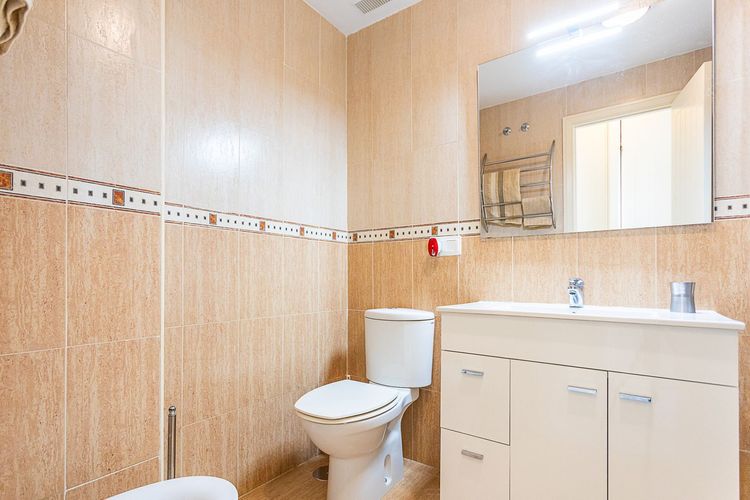 Apartment | Resale in Calahonda in Calahonda, Costa del Sol - Photo 5