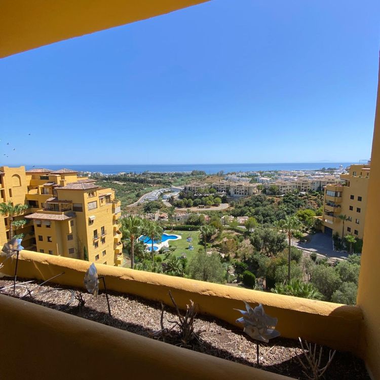 Apartment | Resale in Estepona in Estepona, Costa del Sol - Photo 2