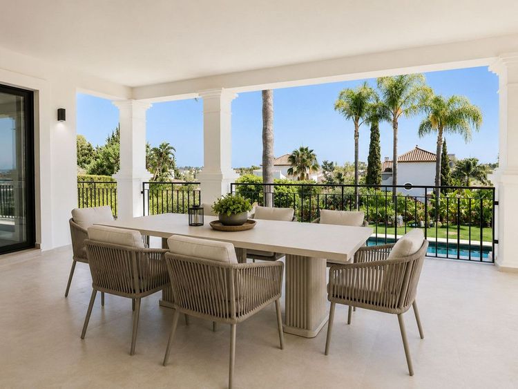House | Resale in El Paraiso in El Paraiso, Costa del Sol - Photo 4