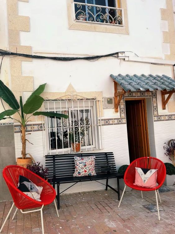 House | Resale in Estepona in Estepona, Costa del Sol - Photo 2