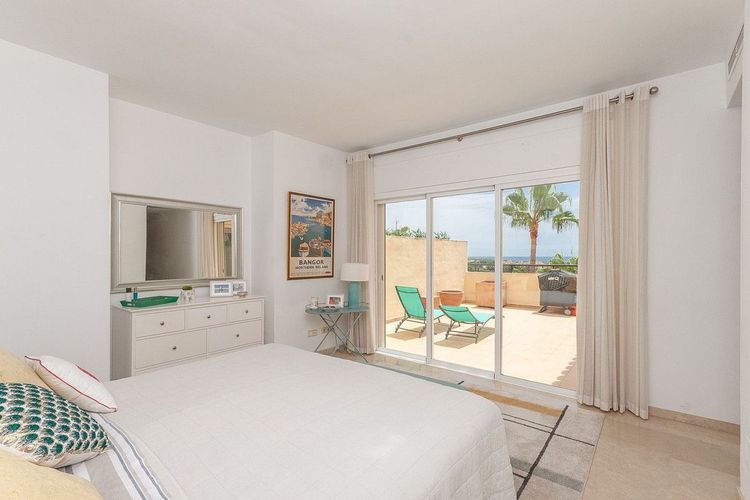 Penthouse | Resale in Elviria in Elviria, Costa del Sol - Photo 4
