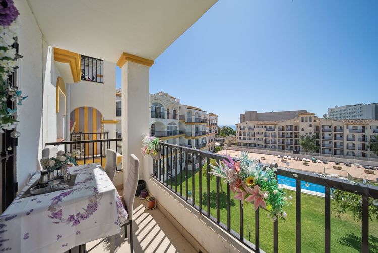 Apartment | Resale in Torremolinos in Torremolinos, Costa del Sol - Photo 3