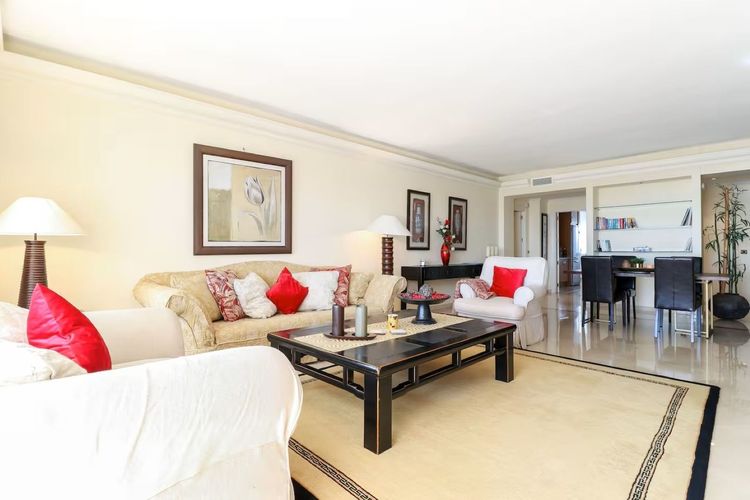 Apartment | Resale in Los Monteros in Los Monteros, Costa del Sol - Photo 4