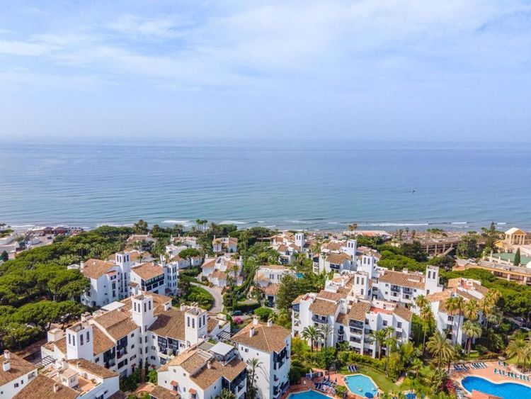 Apartment | Resale in Elviria in Elviria, Costa del Sol - Photo 3
