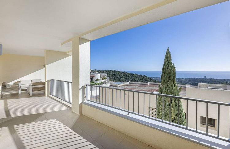 Apartment | Resale in Marbella in Marbella Others, Costa del Sol - Photo 2