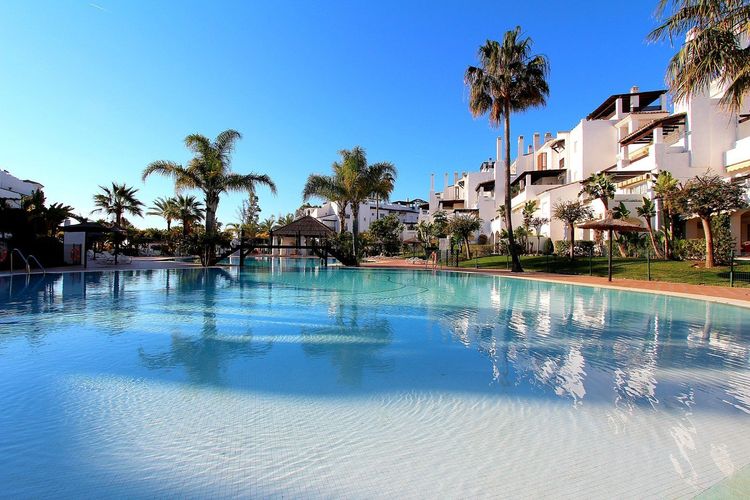 Apartment | Resale in San Pedro de Alcántara in San Pedro de Alcántara Others, Costa del Sol - Photo 2