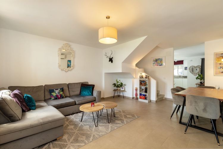 House | Resale in Montemar in Montemar, Costa del Sol - Photo 2