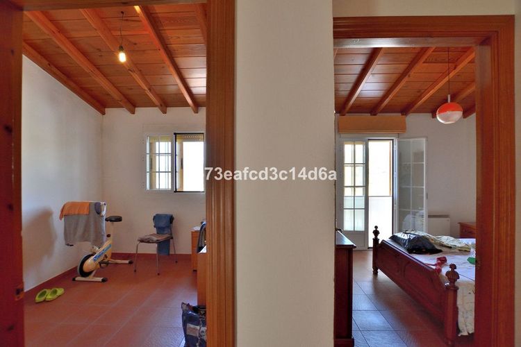 House | Resale in Los Prados in Los Prados, Costa del Sol - Photo 5