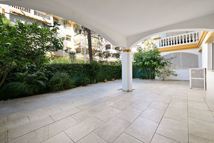 Apartment | Resale in Puerto Banús in Puerto Banús, Costa del Sol - Photo 4