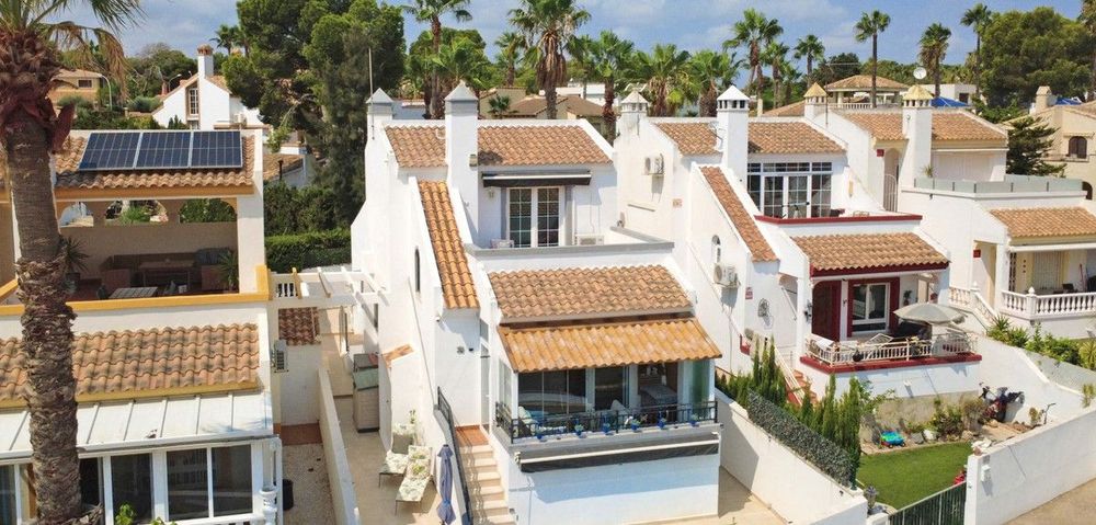 House | Resale in Villamartin in Villamartin, Costa Blanca - Main property photo