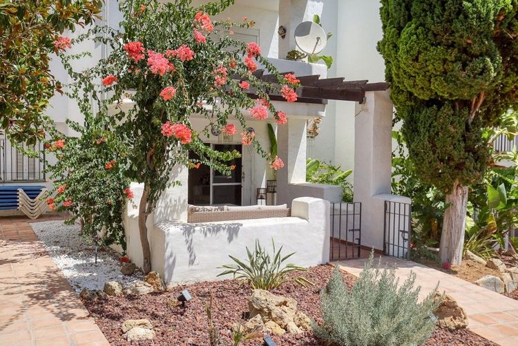 Apartment | Resale in La Duquesa in La Duquesa, Costa del Sol - Photo 3