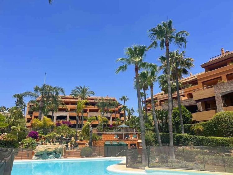 Penthouse | Resale in Los Monteros - Development photo 1