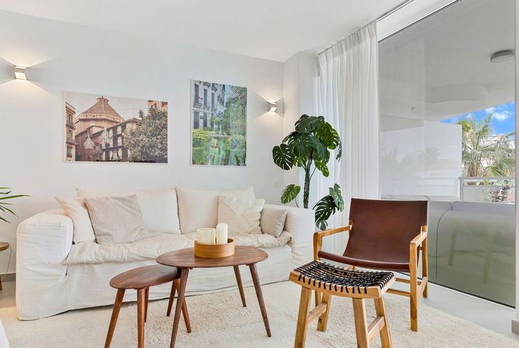 Apartment | Resale in Benalmadena Costa in Benalmadena Costa, Costa del Sol - Photo 3