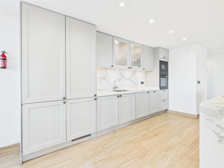 Apartment | Resale in La Duquesa in La Duquesa, Costa del Sol - Photo 4