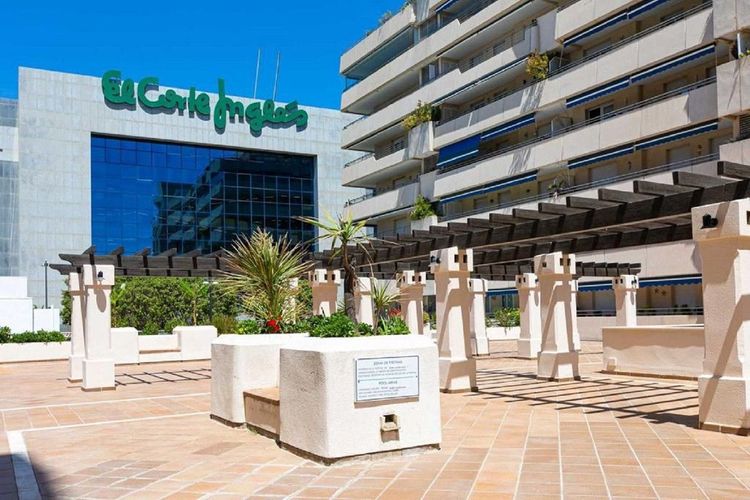 Apartment | Resale in Puerto Banús in Puerto Banús, Nueva Andalucía, Costa del Sol - Photo 4