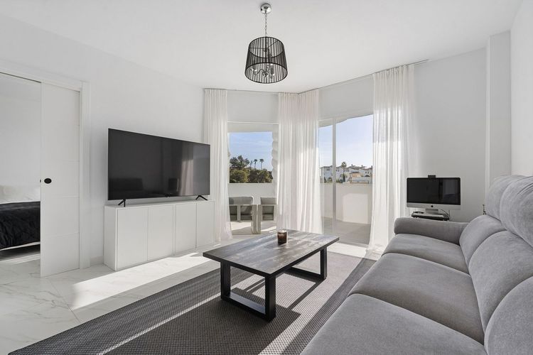 Apartment | Resale in Calahonda in Calahonda, Costa del Sol - Photo 4