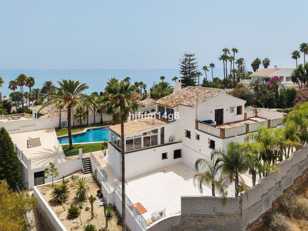 House | Resale in Estepona in Estepona, Costa del Sol - Main property photo