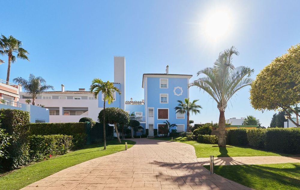 Penthouse | Resale in Estepona in Estepona, Costa del Sol - Main property photo