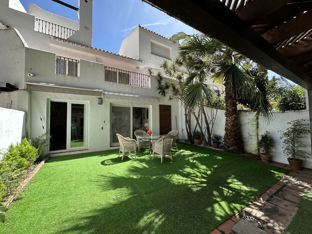 House | Resale in Nueva Andalucía in Nueva Andalucía, Costa del Sol - Main property photo
