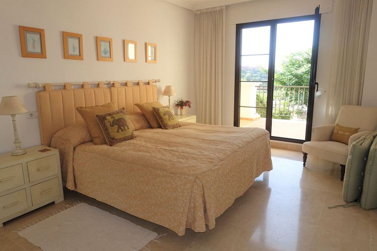 Apartment | Resale in Benahavís in Benahavís Others, Costa del Sol - Photo 5