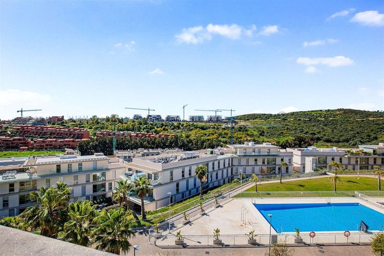Penthouse | Resale in Estepona in Estepona, Costa del Sol - Photo 5