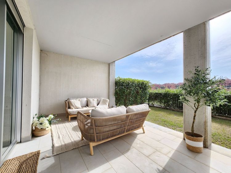 Apartment | Resale in Estepona in Estepona, Costa del Sol - Photo 2