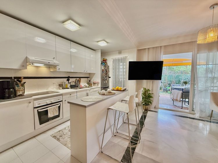 Apartment | Resale in The Golden Mile in The Golden Mile, Costa del Sol - Photo 3